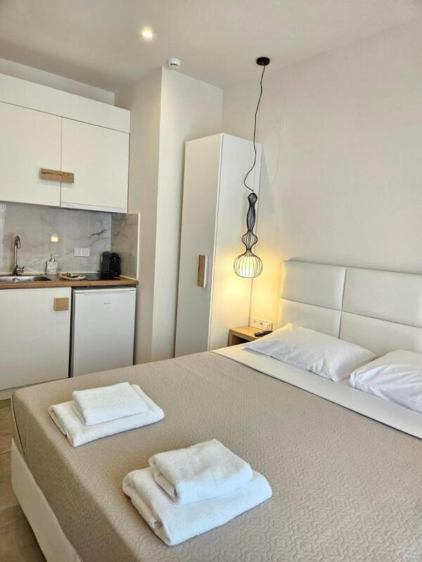Mystery Suites And Apartments Néoi Póroi Eksteriør billede