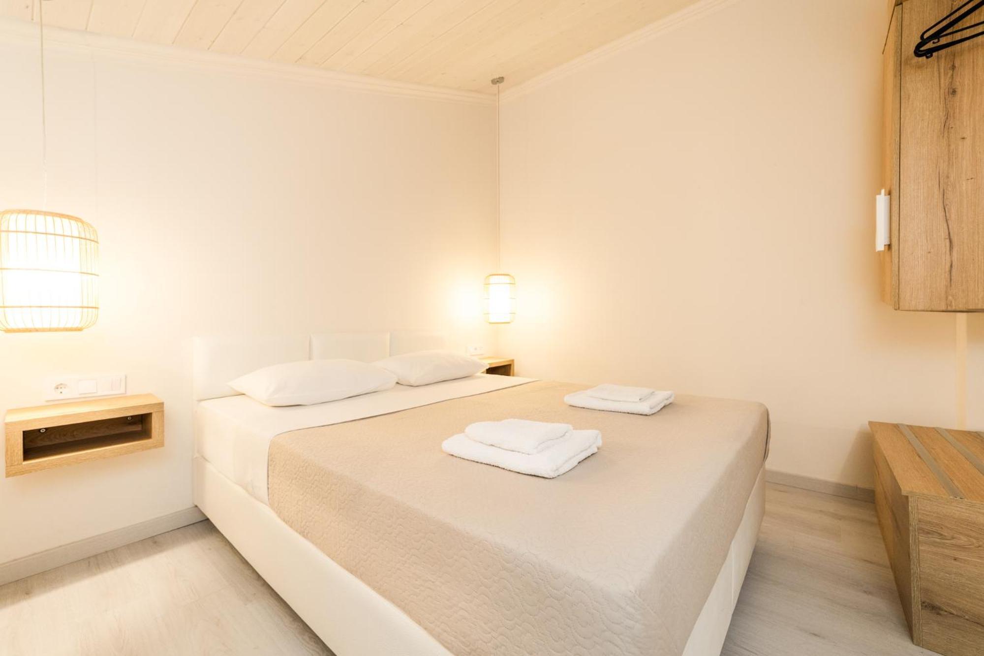 Mystery Suites And Apartments Néoi Póroi Eksteriør billede