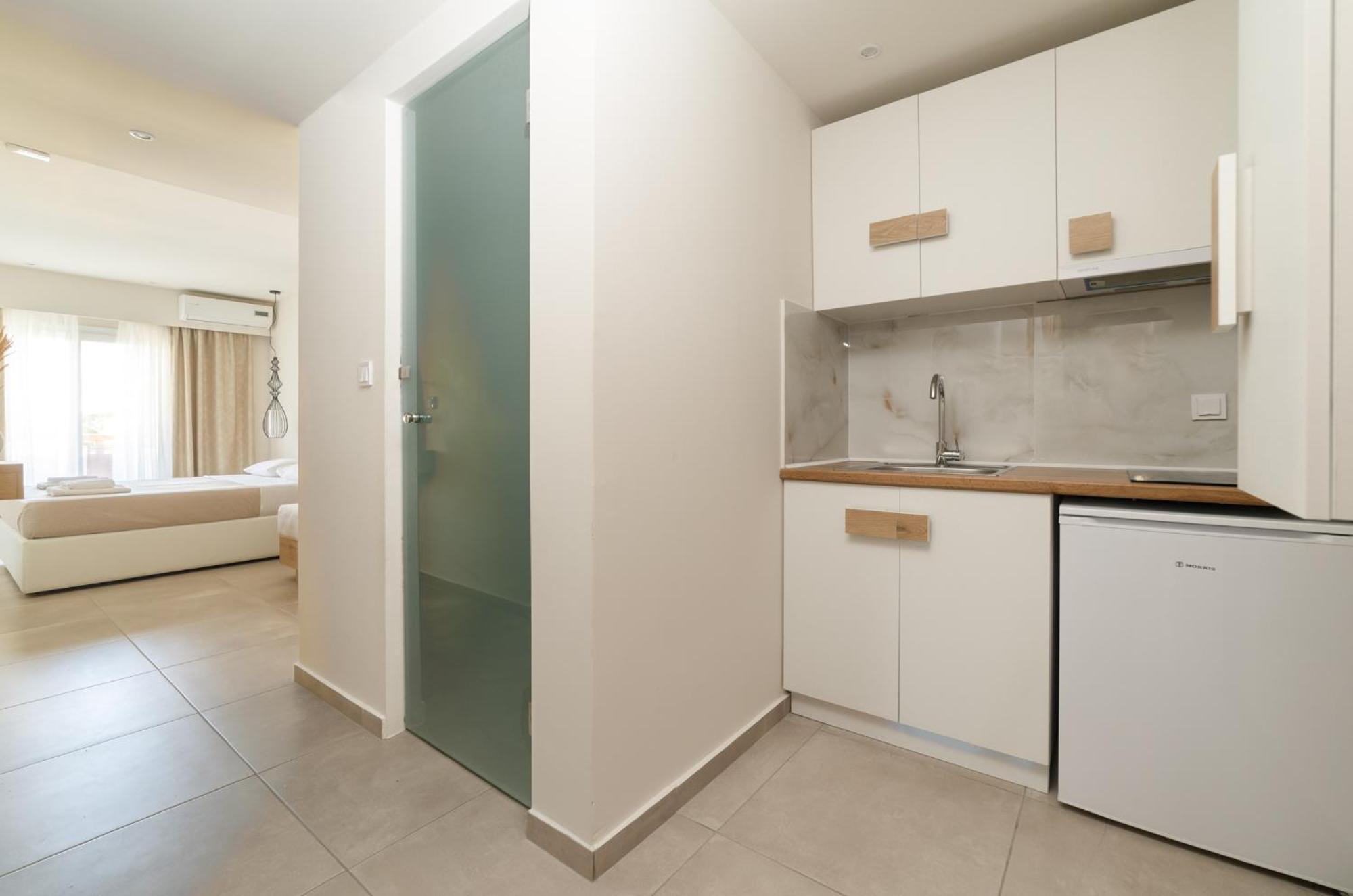 Mystery Suites And Apartments Néoi Póroi Eksteriør billede