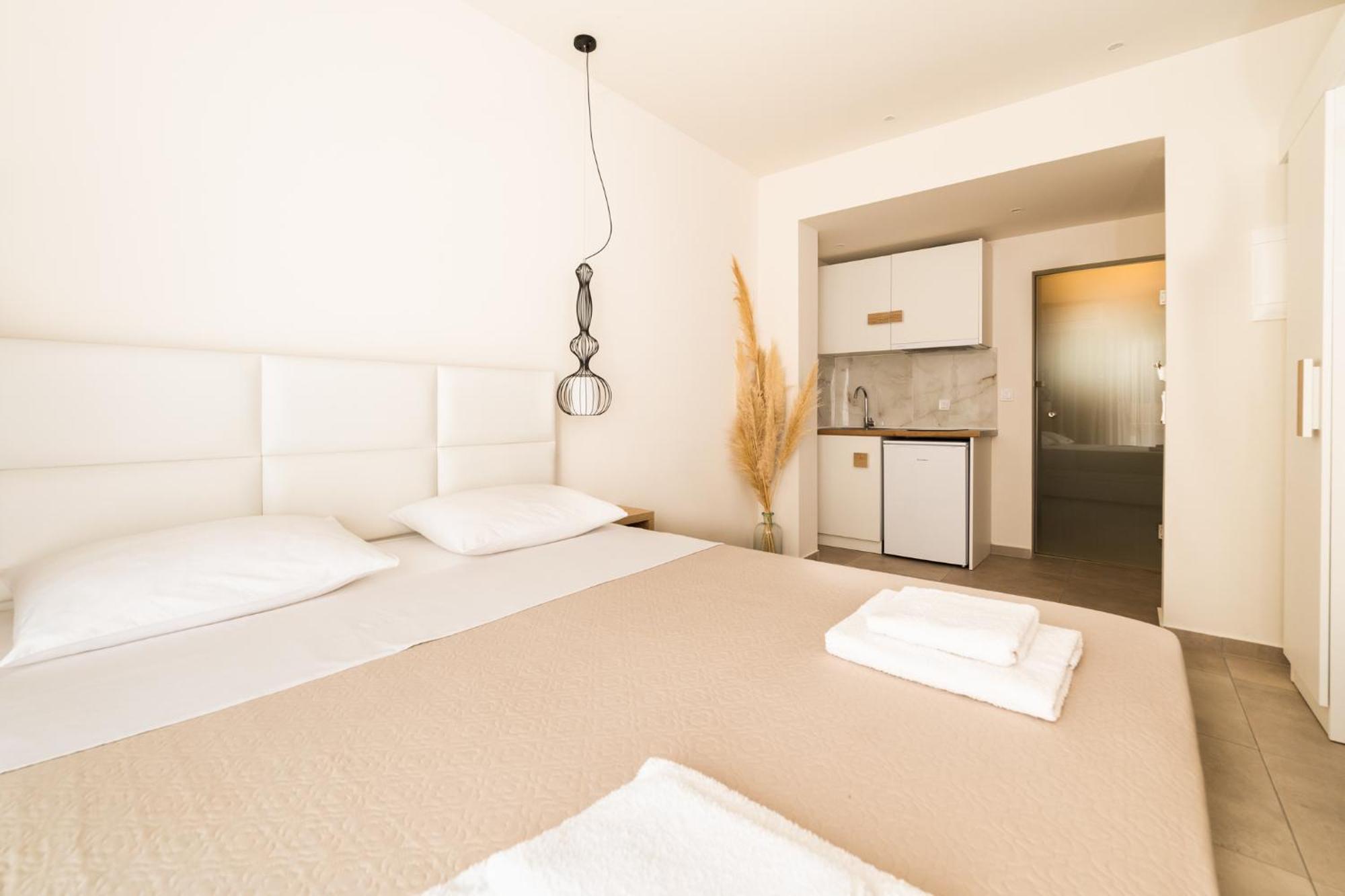 Mystery Suites And Apartments Néoi Póroi Eksteriør billede